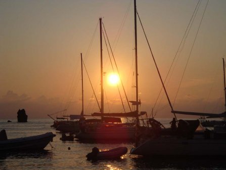 Elisa S. tramonto alle Isole Eolie