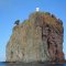 strombolicchio presso l'isola di Strombili Eolie foto dalla barca